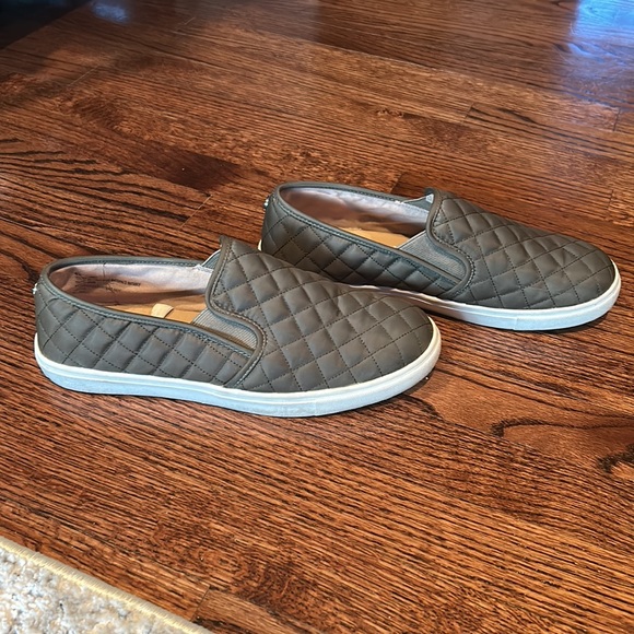 Green slide in shoes - Picture 2 of 3